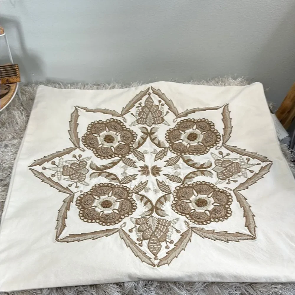 Pottery Barn Cora Medallion Embroidered Pillow Cover 20”x 20” Neutral‎ Tones